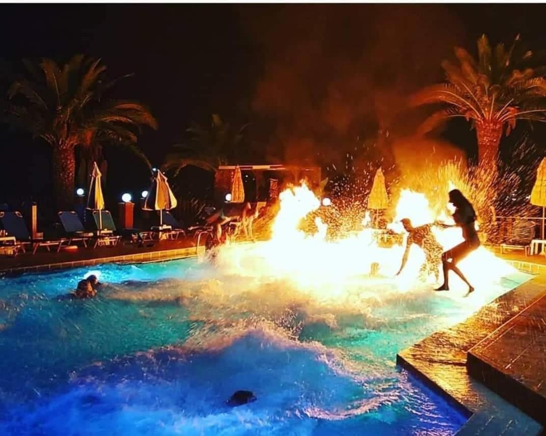 Costas Hotel Kalamákion Exteriér fotografie